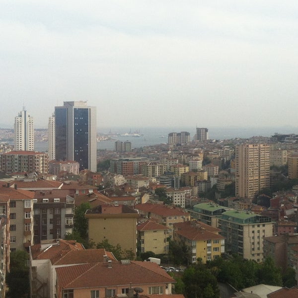 รูปภาพถ่ายที่ The Marmara Şişli โดย Yelda D. เมื่อ 5/10/2013