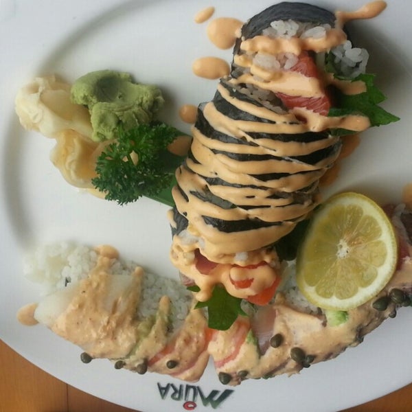 Foto scattata a Mura Japanese Restaurant da Wendi R. il 8/28/2013
