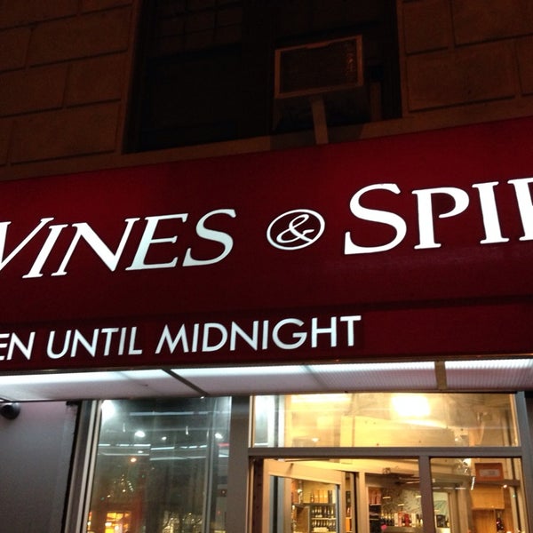 Снимок сделан в West End Wine &amp; Spirits пользователем Alex T. 12/4/2013