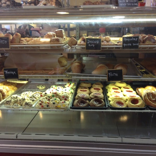 3/27/2014에 Alex T.님이 Las Chicas Bakery &amp; Cafe에서 찍은 사진