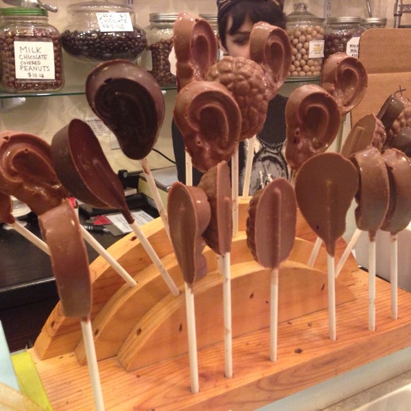 11/3/2013에 Alex T.님이 Lucky Chocolates, Artisan Sweets And Espresso에서 찍은 사진
