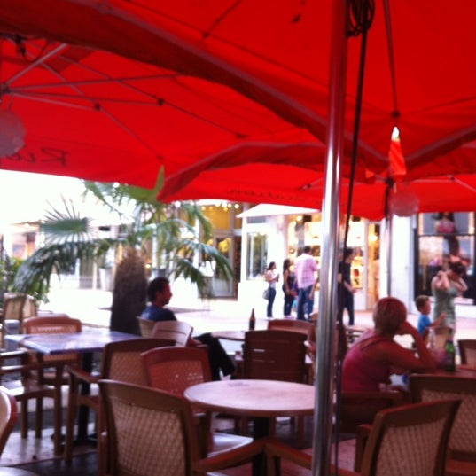 10/17/2012에 Alex T.님이 Rio Station Juice Bar에서 찍은 사진