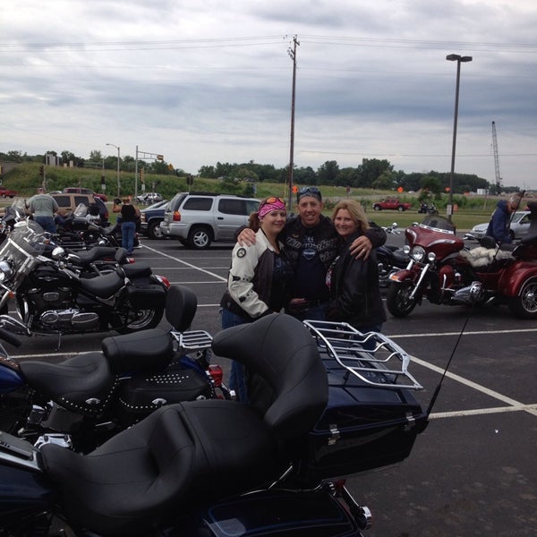 Das Foto wurde bei Vandervest Harley Davidson von Jill S. am 7/20/2013 aufgenommen