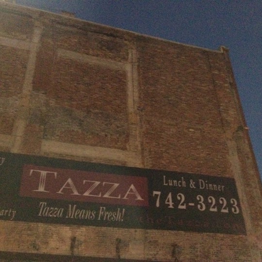 Das Foto wurde bei The Tazza Restaurant von Matthew T. am 10/20/2012 aufgenommen