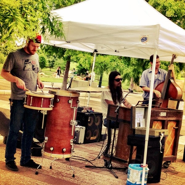 Снимок сделан в Mueller Farmers Market пользователем Steven A. 6/2/2013