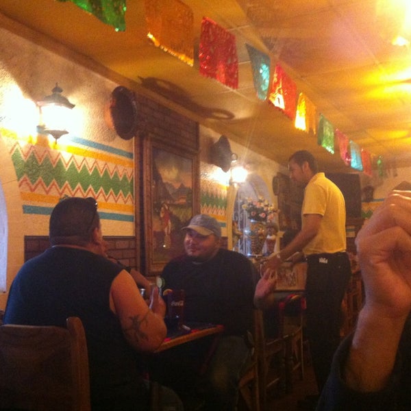 Photo taken at Los Comales by Kimberly R. on 5/18/2013
