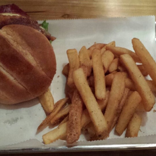 12/5/2013にJody S.がBig Four Burgers + Beerで撮った写真