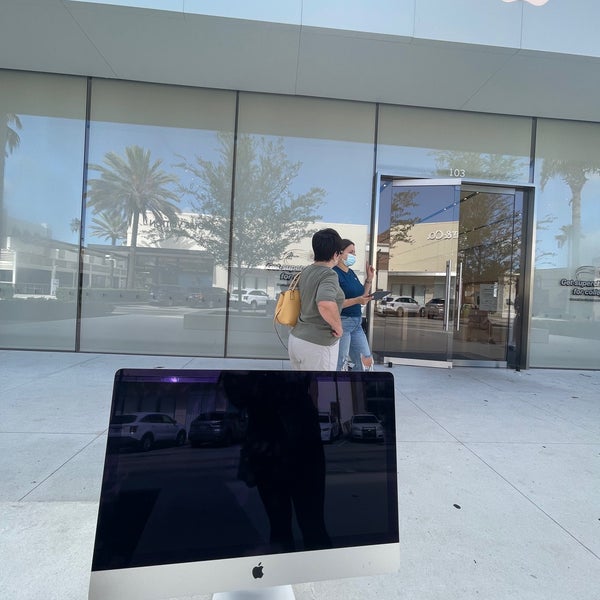 Apple Store, Jacksonville, FL, Outdoor lifestyle center.