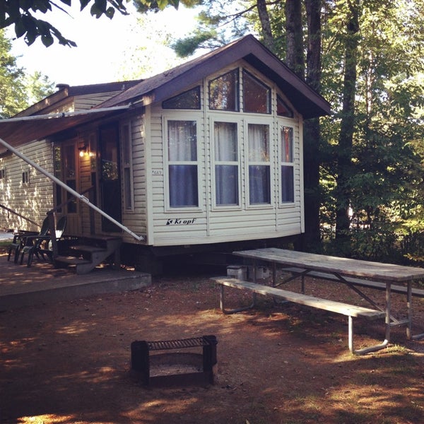 Foto diambil di Lake George Escape Camping Resort oleh Andrew P. pada 9/21/2014
