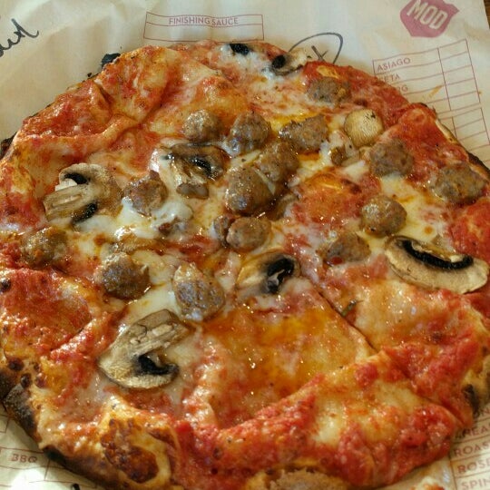 Photo taken at Mod Pizza by Pavel P. on 6/15/2016