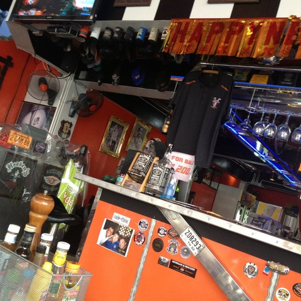 Nicky's Handlebar Pub