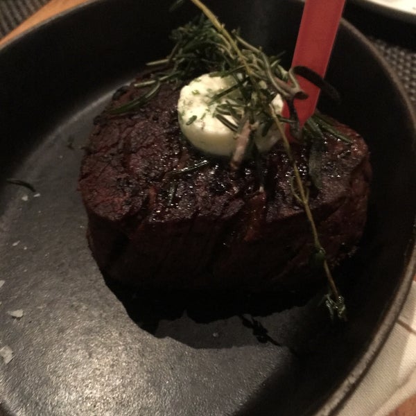 Das Foto wurde bei BLT Steak von Naoko S. am 7/21/2017 aufgenommen