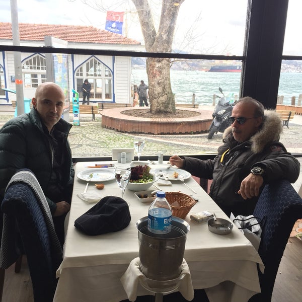 Foto tirada no(a) Beybalık Restaurant &amp; Sazende Fasıl por 2020 türkbükü İ. em 1/26/2017