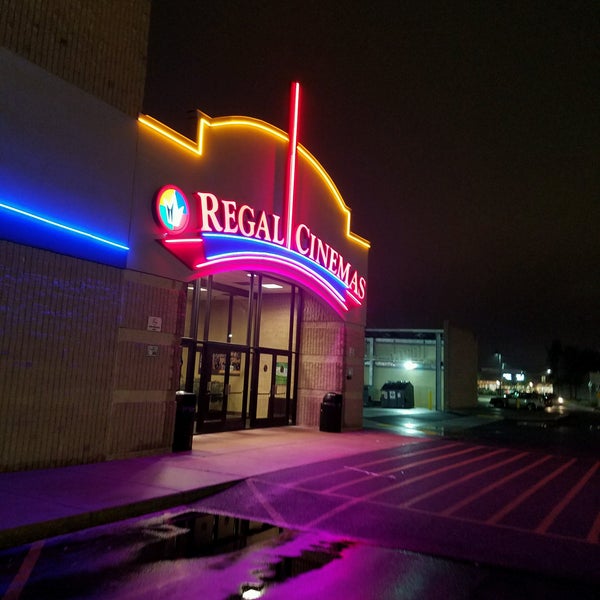 Fotos bei Regal West Manchester 455 Town Center Drive