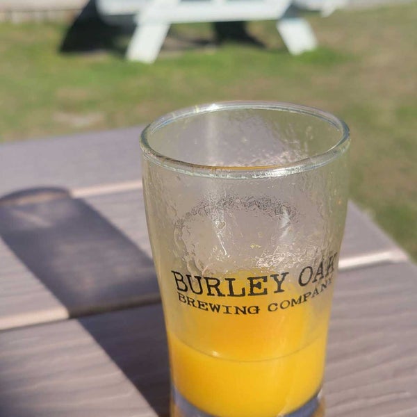 รูปภาพถ่ายที่ Burley Oak Brewing Company โดย John C. เมื่อ 9/27/2022