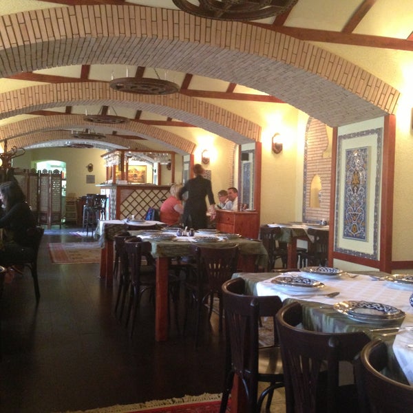 Foto tirada no(a) Restaurant &quot;Samarkand&quot; por Kseniya I. em 5/4/2013