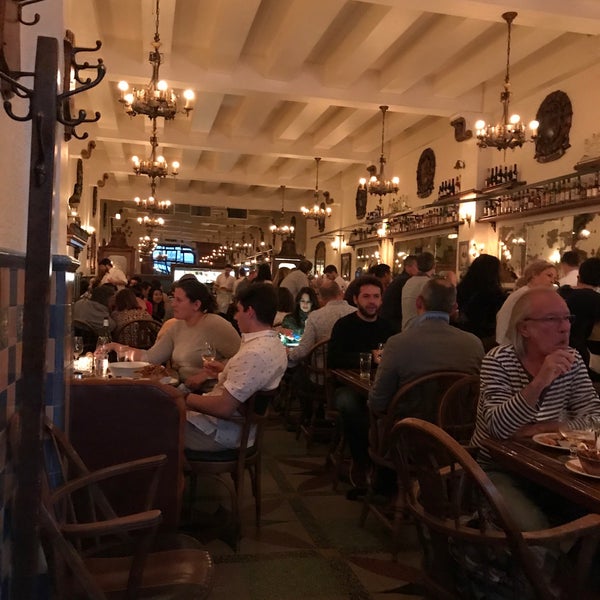 Photo taken at Dominion Square Tavern by Lynne F. on 6/10/2018