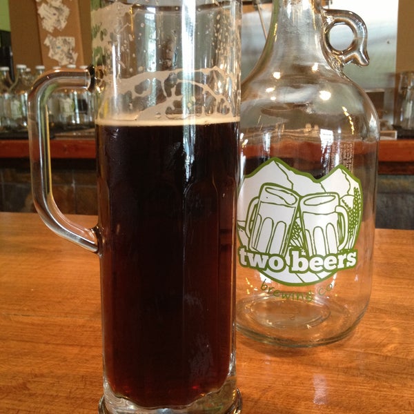 5/16/2013にAndrea F.がTwo Beers Brewing Companyで撮った写真