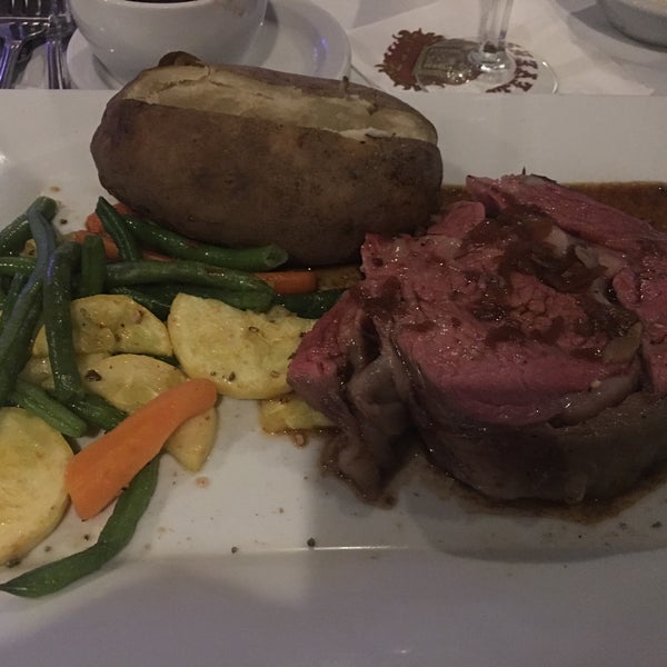 Photo taken at Steven&#39;s Steak &amp; Seafood House by Anne L. on 8/11/2018
