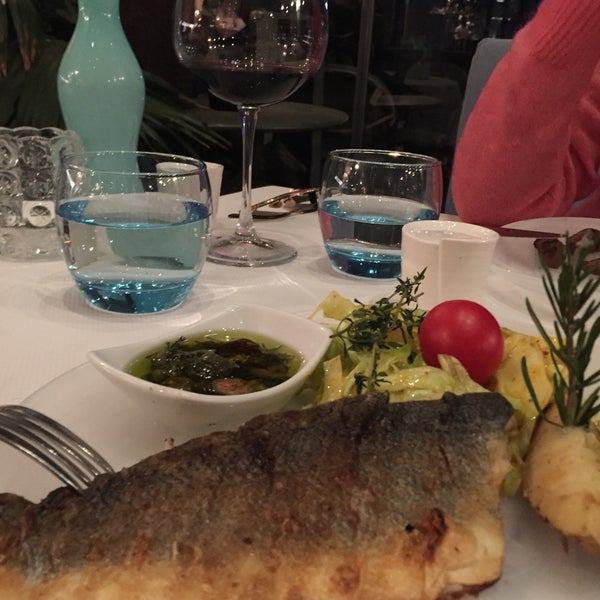 Foto diambil di Tuval Restaurant oleh Mustafa O. pada 2/11/2018