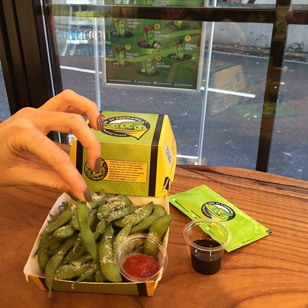 Foto scattata a Cup of Edamame da Vedat P. il 10/28/2014