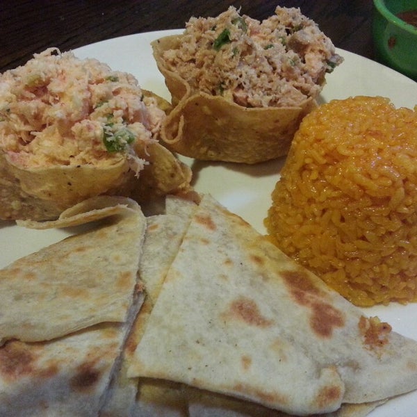 4/16/2014 tarihinde Foodie Diva B.ziyaretçi tarafından Tio Chino Restaurant and Bar'de çekilen fotoğraf