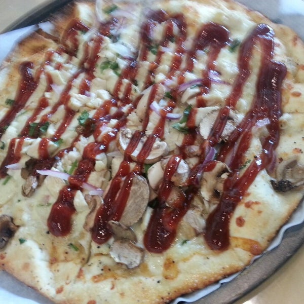Foto tirada no(a) Pieology Pizzeria Balboa Mesa, San Diego, CA por Foodie Diva B. em 4/15/2014