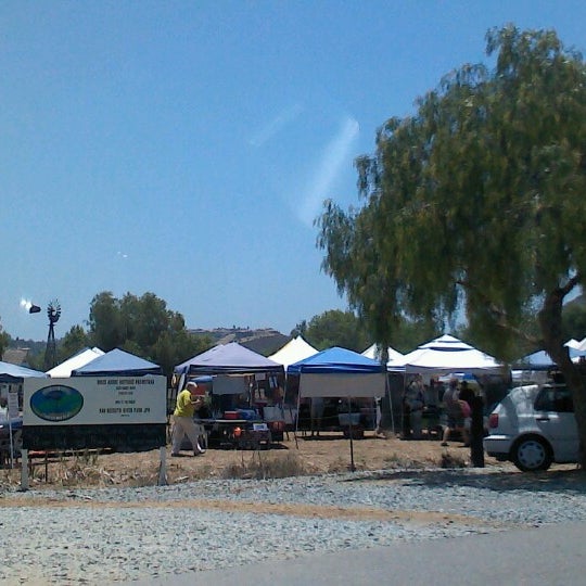 Das Foto wurde bei North San Diego Certified Farmers Market von Brian H. am 6/23/2013 aufgenommen