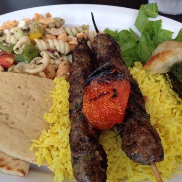 8/23/2013 tarihinde Goodwin M.ziyaretçi tarafından Ali Baba Deli &amp; Catering'de çekilen fotoğraf