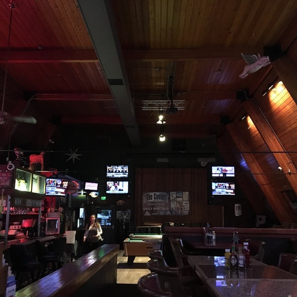 Foto tomada en The Cooler Restaurant &amp; Bar  por Joseph C. el 1/19/2018