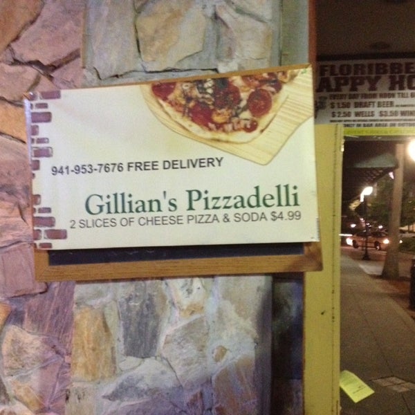 รูปภาพถ่ายที่ Gillian&#39;s Pizzadelli โดย Gillian&#39;s P. เมื่อ 7/28/2013