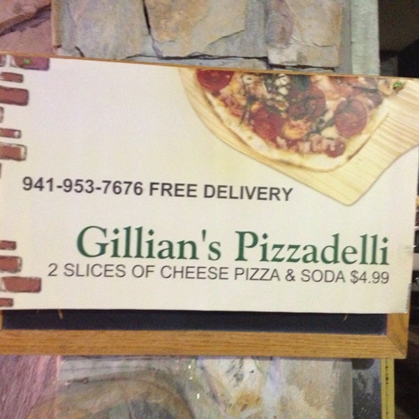 รูปภาพถ่ายที่ Gillian&#39;s Pizzadelli โดย Gillian&#39;s P. เมื่อ 5/23/2013