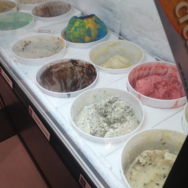 8/30/2013에 Haya P.님이 Kilwins Chocolates &amp; Ice Cream에서 찍은 사진