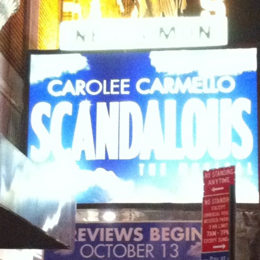 Foto diambil di Scandalous on Broadway oleh Brooke R. pada 10/24/2012