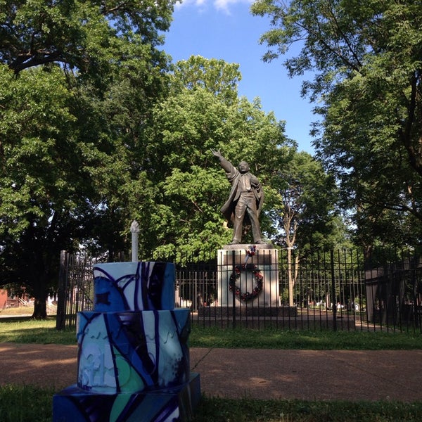 Fountain Park Park in Saint Louis