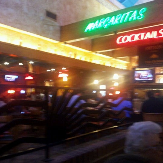 Das Foto wurde bei La Parrilla Mexican Restaurant von Paul M. am 10/15/2012 aufgenommen