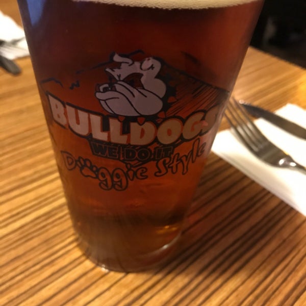 Foto tirada no(a) Bulldogs Bar &amp; Grill por Chuck D. em 2/22/2019