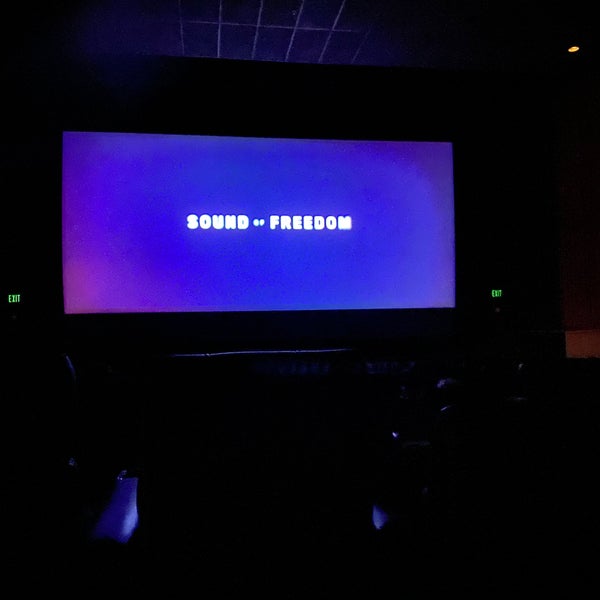 Regal Largo Mall Movie Theater