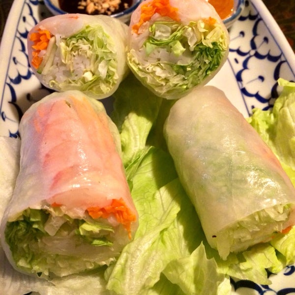 I waited a good 10 mins to be seated but I wasn't in a hurry. They were busy with to go orders. I got the fresh roll and it's not good even the sauce. I'll try a real dish next time.