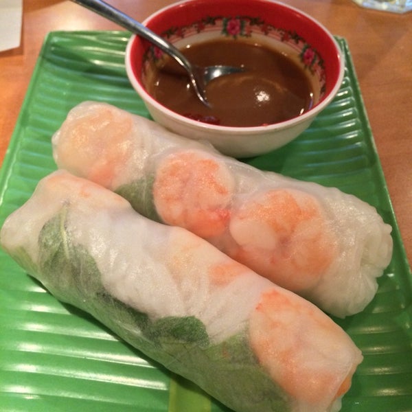 Снимок сделан в Saigon Bay Vietnamese Restaurant пользователем Marlon A. 8/10/2014