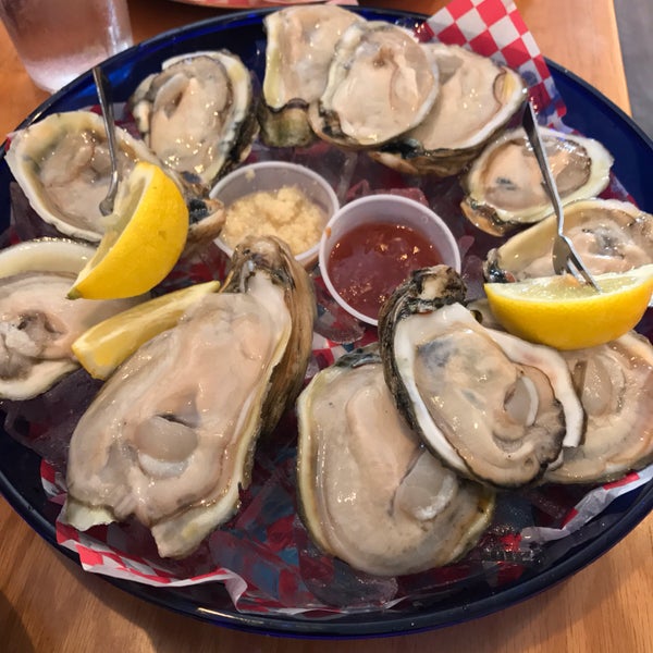 Got lucky to be served with huge fresh oysters! 👍🏼