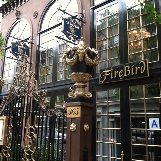 Foto tomada en Firebird Restaurant  por Kathryn D. el 10/28/2012