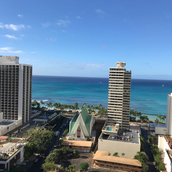 Foto tirada no(a) Hilton Waikiki Beach por Amy S. em 12/31/2018