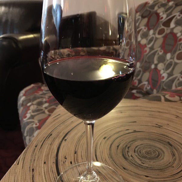 Pour house Wine Bar in Friend