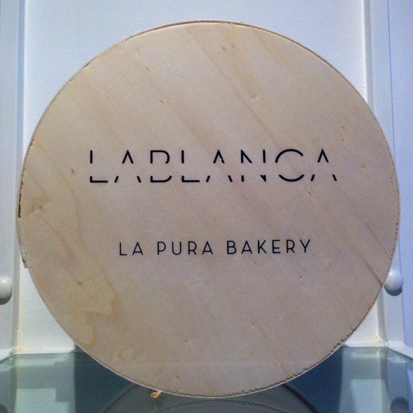 รูปภาพถ่ายที่ LaBlanca La Pura Bakery โดย Jesus P. เมื่อ 3/28/2014