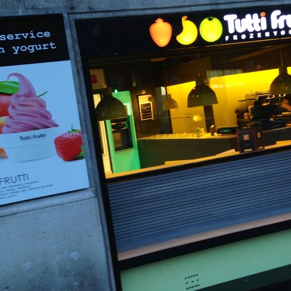 5/26/2013 tarihinde Jesus P.ziyaretçi tarafından Tutti Frutti Barcelona'de çekilen fotoğraf