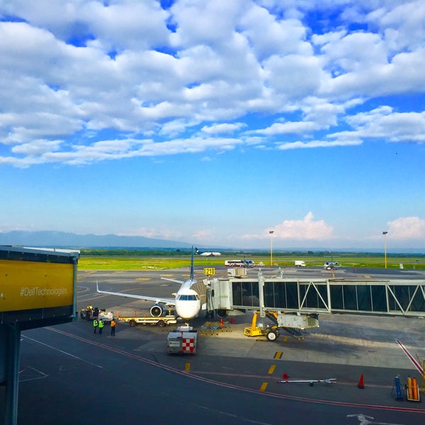 10/24/2016 tarihinde Frank E.ziyaretçi tarafından Aeropuerto Internacional de Monterrey (MTY)'de çekilen fotoğraf