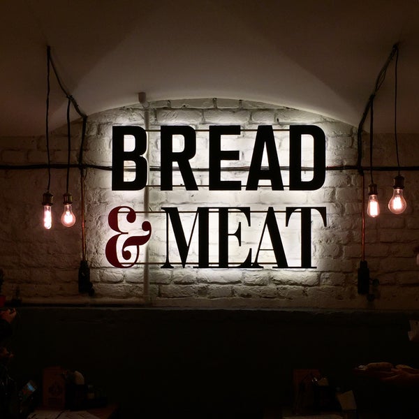 รูปภาพถ่ายที่ Bread &amp; Meat โดย Julia K. เมื่อ 8/17/2016