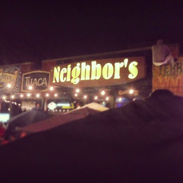 รูปภาพถ่ายที่ Neighbor&#39;s Pub โดย Mike W. เมื่อ 6/16/2013
