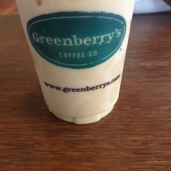 Снимок сделан в Greenberry&#39;s Coffee Co. пользователем Candace B. 1/13/2013